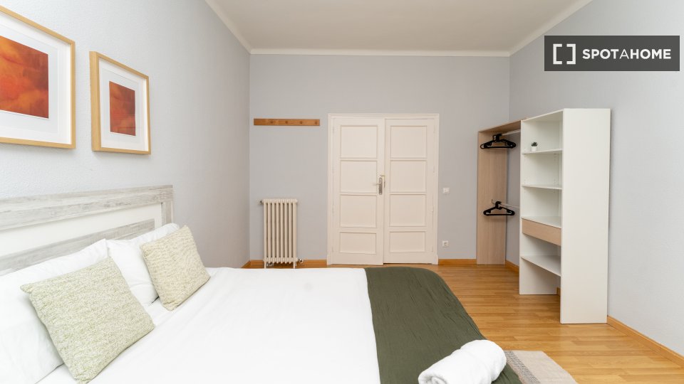 Double room Madrid, 5 beds — photo 21