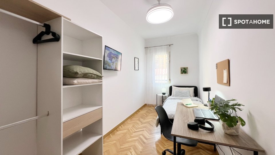 Habitación en piso compartido de 7 habitaciones en Imperial, Madrid