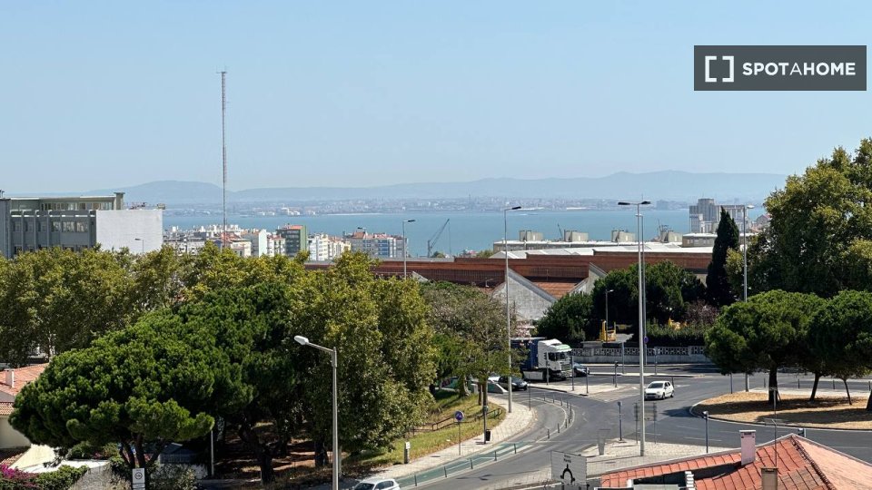 Double room Lisbon, 5 beds, 130m² — photo 3