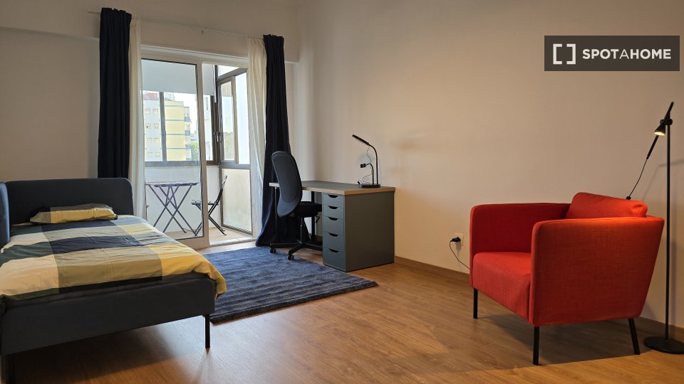 Double room Lisbon, 5 beds, 130m² — photo 16