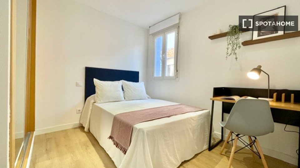 Double room Madrid, 18 beds — photo 9