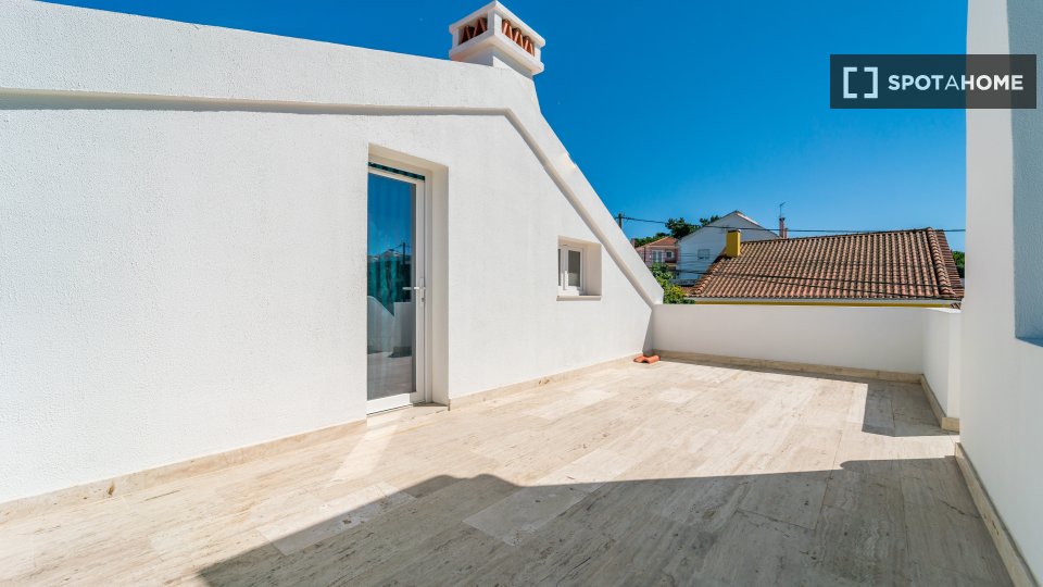 Apartment Lisbon, 2 beds, 85m² — photo 12