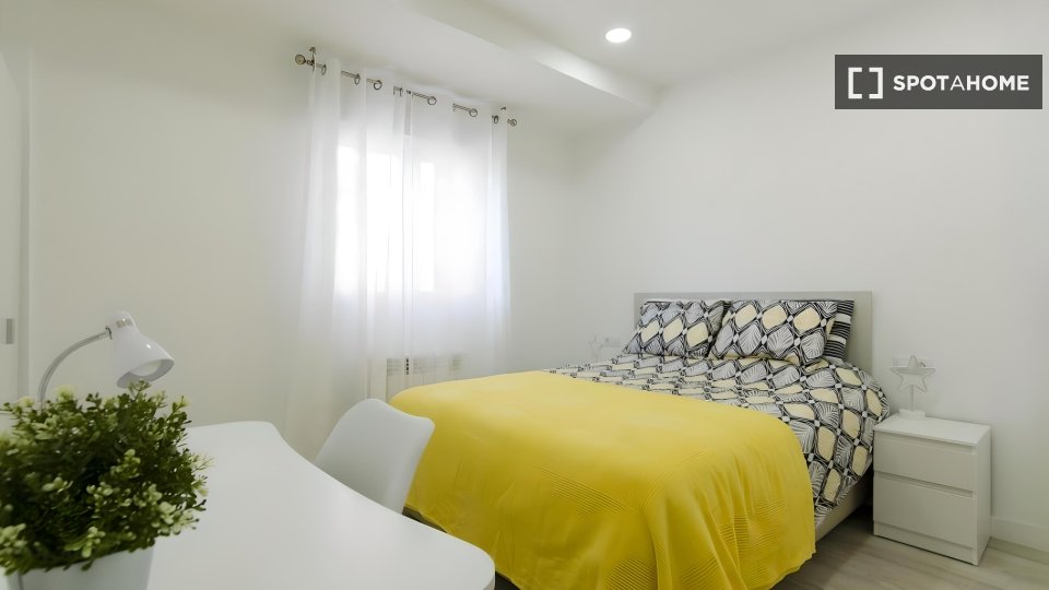 Double room Madrid, 4 beds — photo 9