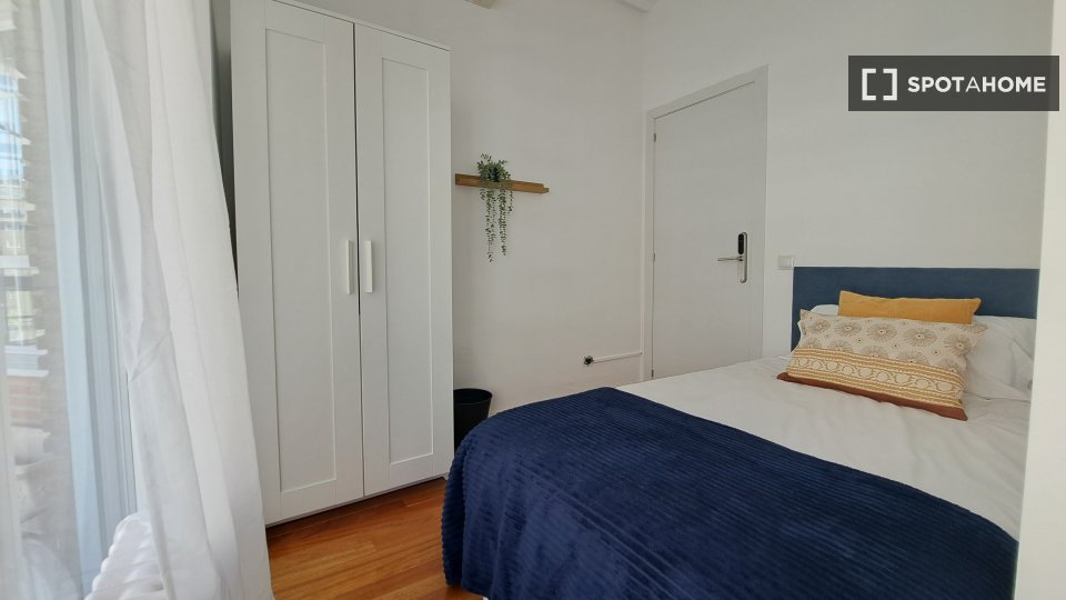 Double room Madrid, 14 beds, 200m² — photo 1