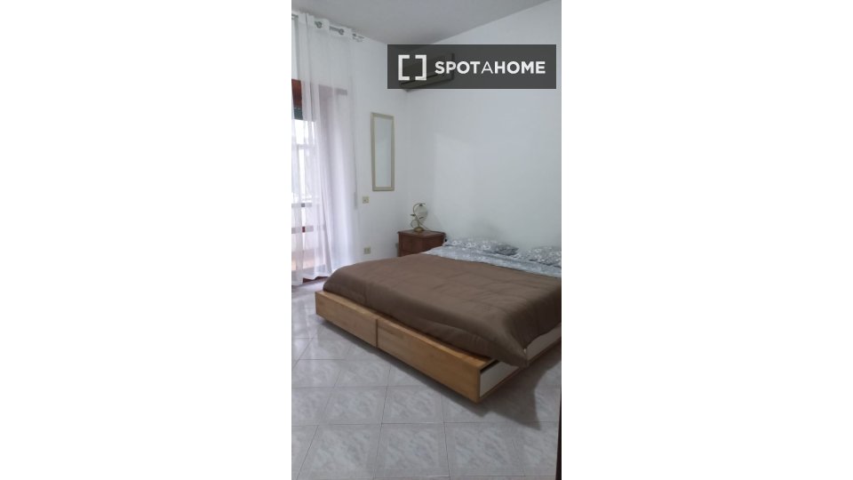 Double room Rome, 3 beds, 75m² — photo 1