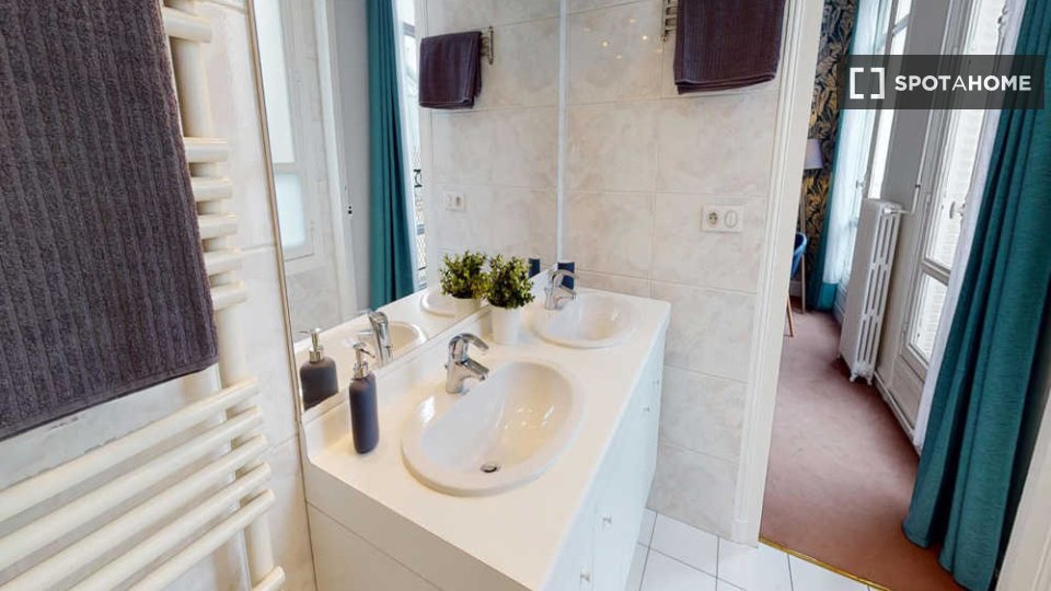 Double room Paris, 7 beds, 190m² — photo 9