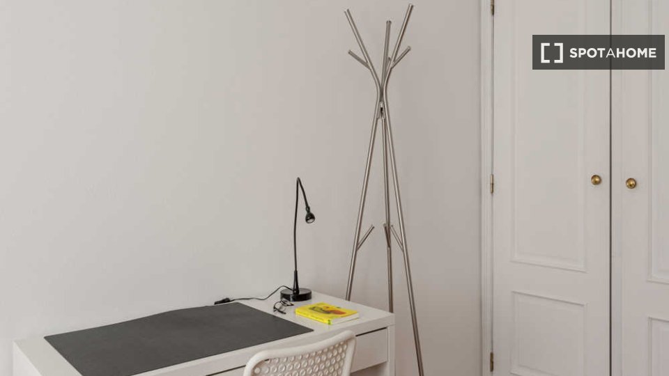 Double room Lisbon, 5 beds — photo 34