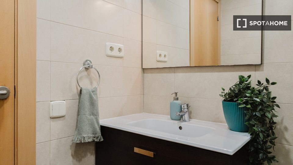 Double room Barcelona, 3 beds, 62m² — photo 6