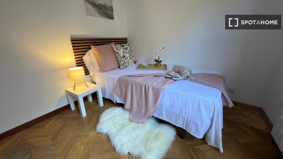 Double room Madrid, 5 beds, 100m² — photo 8
