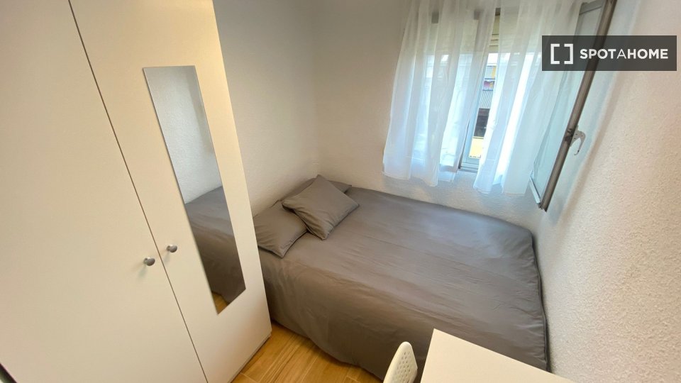 Double room Madrid, 5 beds — photo 6