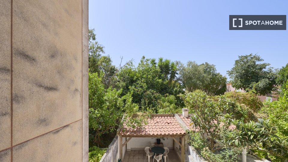 Double room Lisbon, 4 beds — photo 19