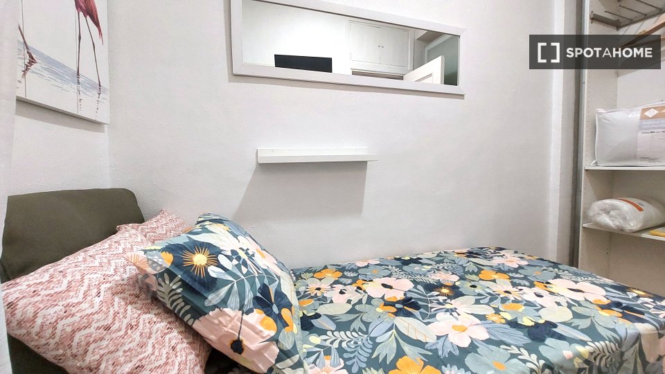 Double room Madrid, 4 beds, 61m² — photo 15
