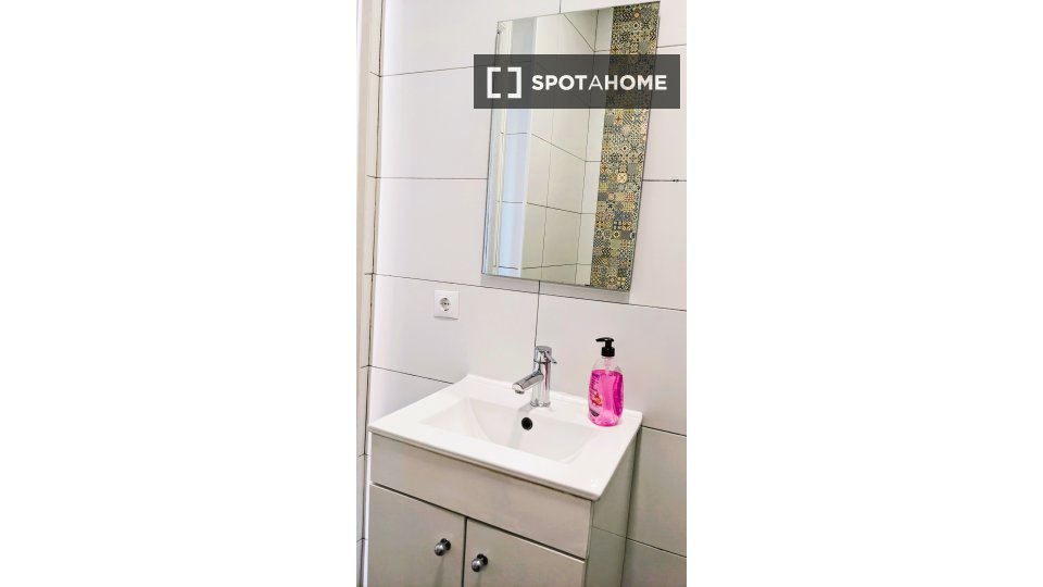 Double room Lisbon, 3 beds, 70m² — photo 14