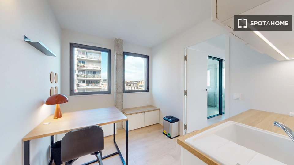 Camera in appartamento condiviso con 12 camere da letto a Cambronne-Garibaldi - a Parigi
