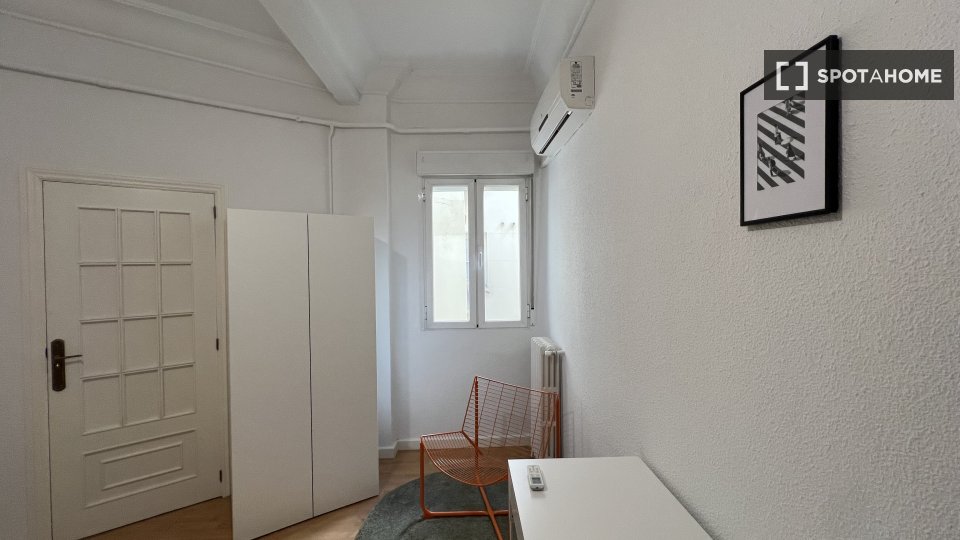 Double room Madrid, 6 beds, 200m² — photo 2