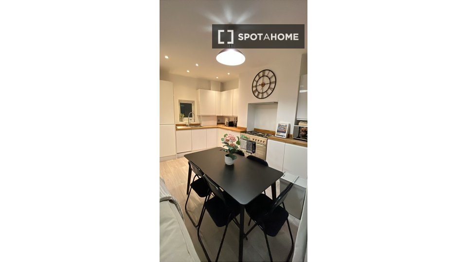 Apartment London, 2 beds, 80m² — photo 1