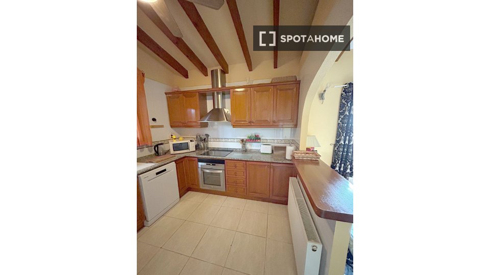 Apartment Alicante, 4 beds, 150m² — photo 18