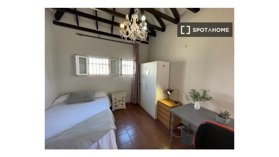 Double room Seville, 12 beds, 300m² — photo 3