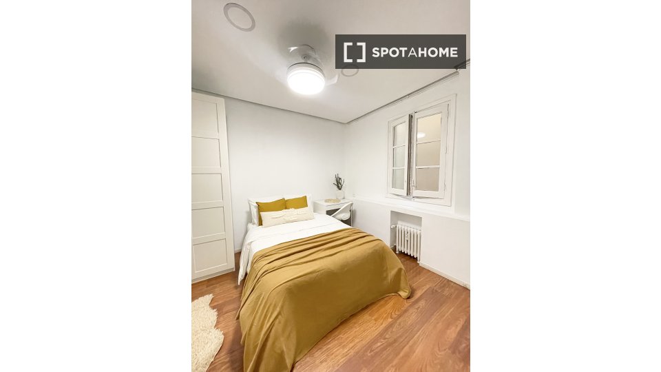 Double room Madrid, 6 beds — photo 4