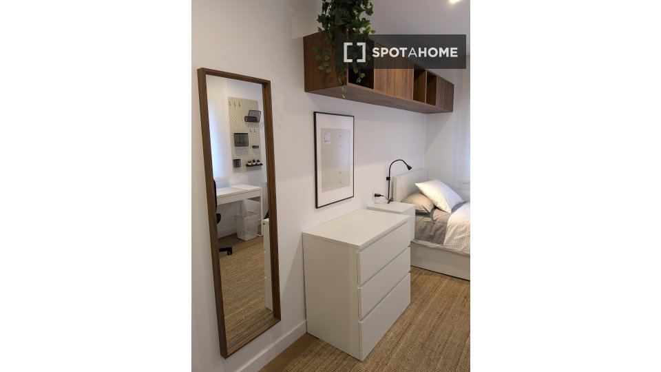 Double room Madrid, 5 beds — photo 15