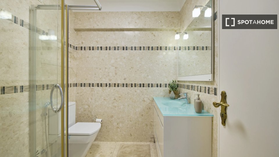 Double room Lisbon, 9 beds — photo 8