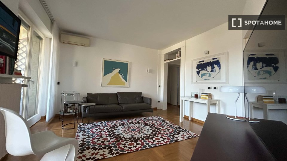 Apartment Milan, 1 bed, 90m² — photo 2