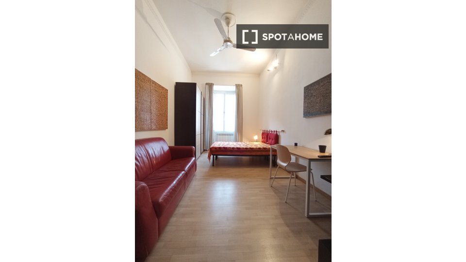 Double room Rome, 3 beds, 105m² — photo 18