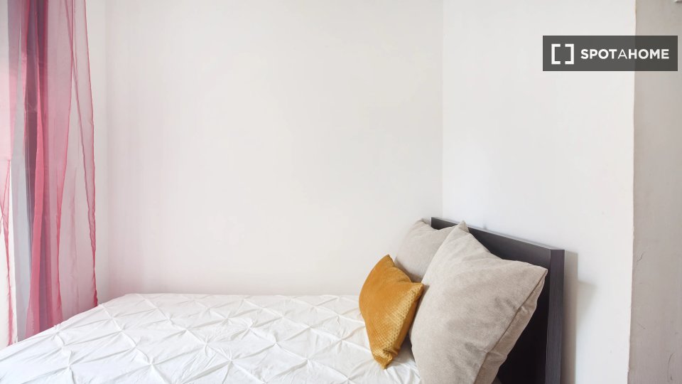 Double room Lisbon, 4 beds — photo 9