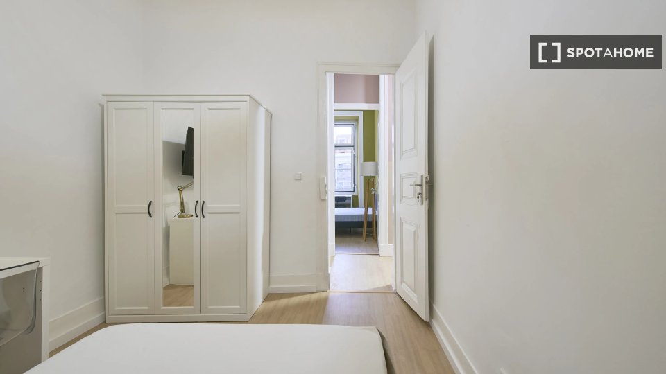Double room Lisbon, 9 beds — photo 13