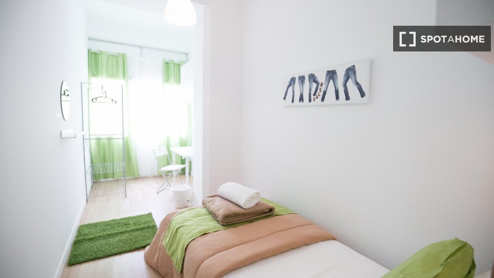 Double room Lisbon, 20 beds — photo 21