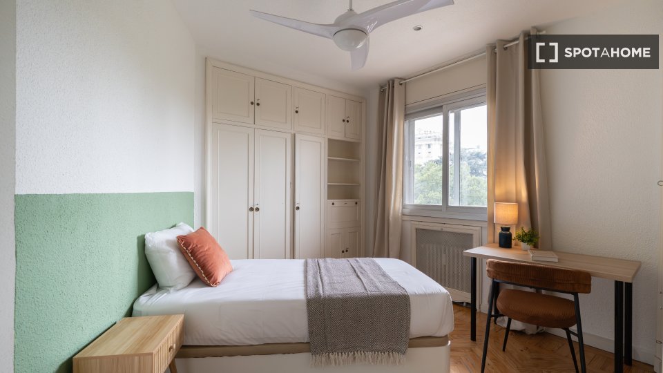 Double room Madrid, 6 beds — photo 4