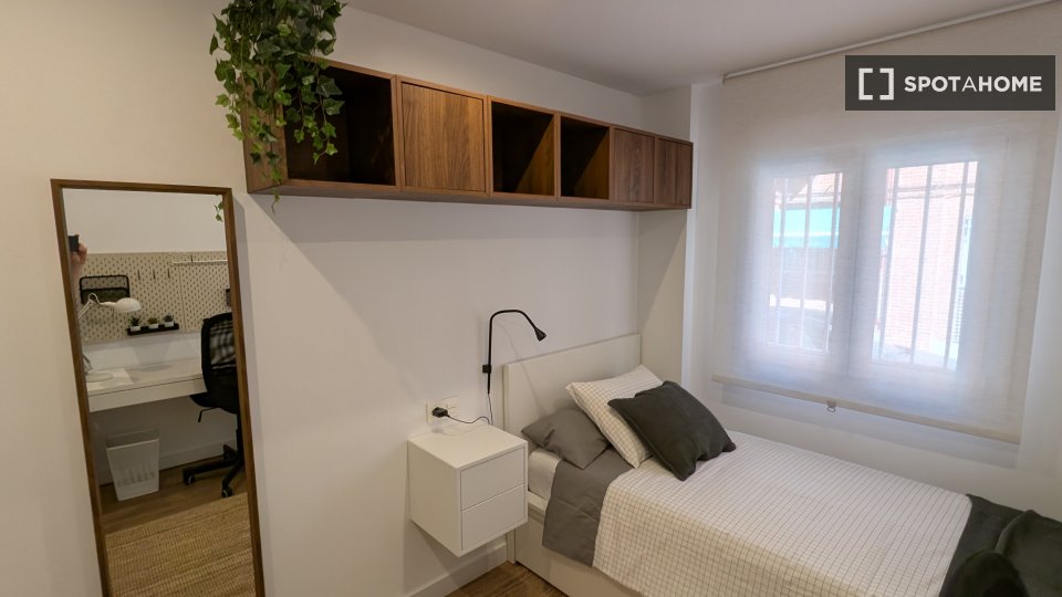 Double room Madrid, 5 beds — photo 14