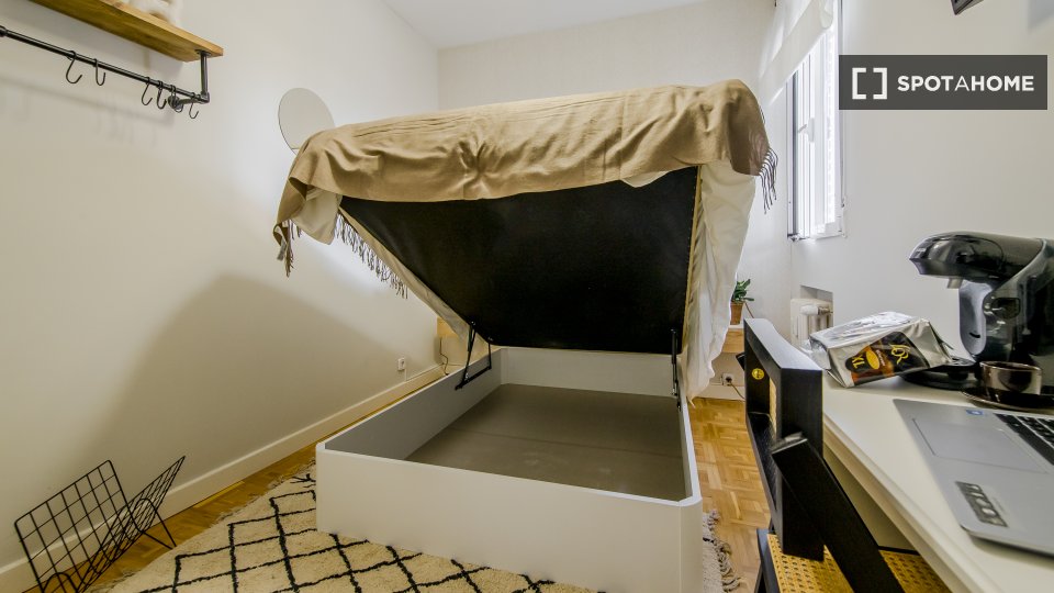 Double room Madrid, 7 beds, 200m² — photo 16
