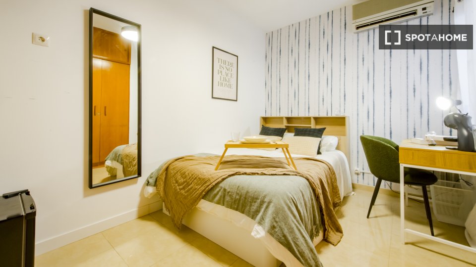 Double room Madrid, 7 beds, 113m² — photo 11