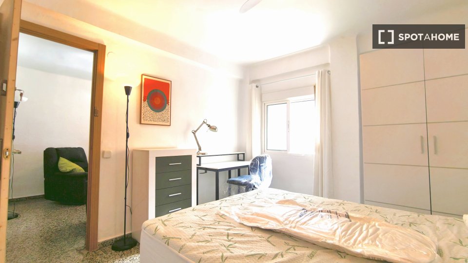 Double room Malaga, 3 beds, 79m² — photo 9