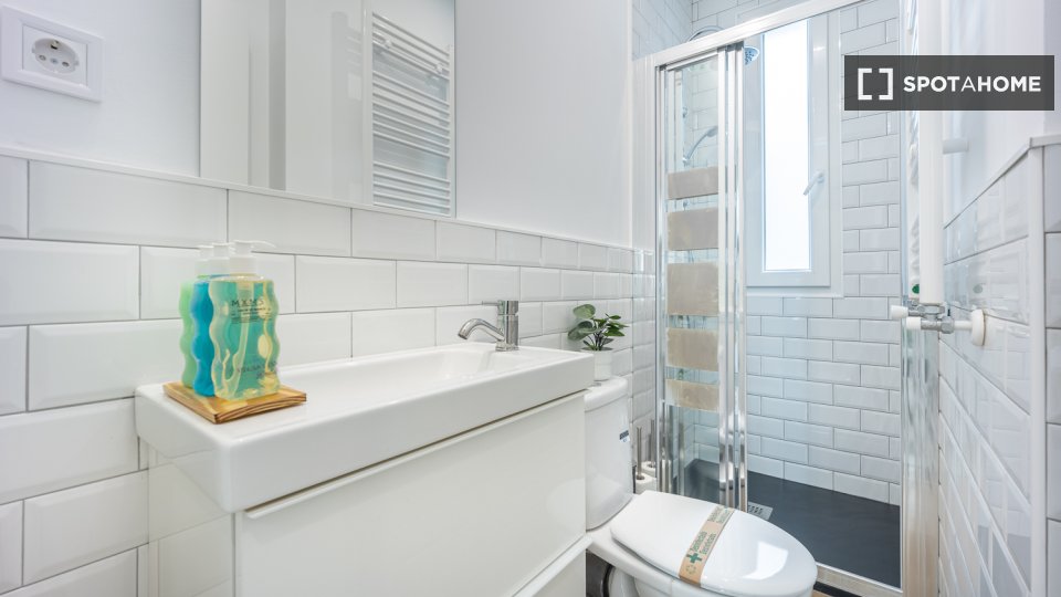 Double room Madrid, 3 beds, 90m² — photo 4