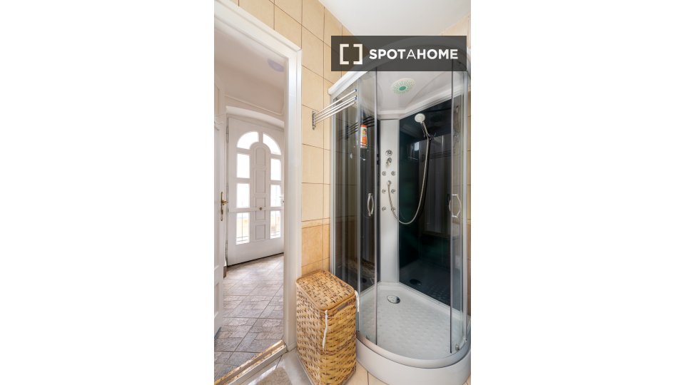 Apartment Budapest, 2 beds, 64m² — photo 11