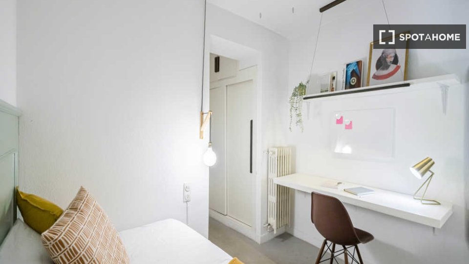 Double room Madrid, 67 beds — photo 75