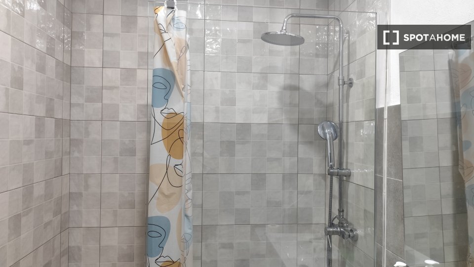 Double room Porto, 1 bed, 85m² — photo 3