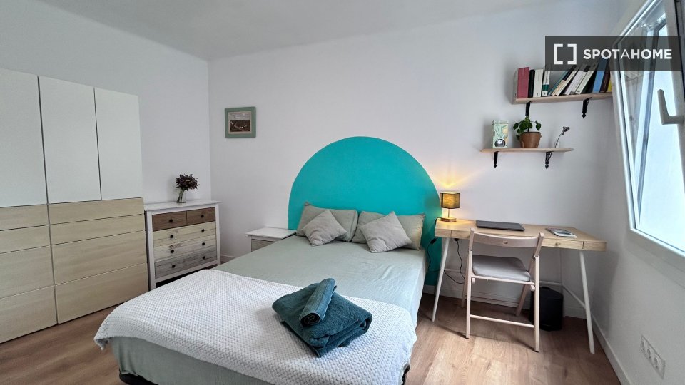 Double room Barcelona, 3 beds — photo 26