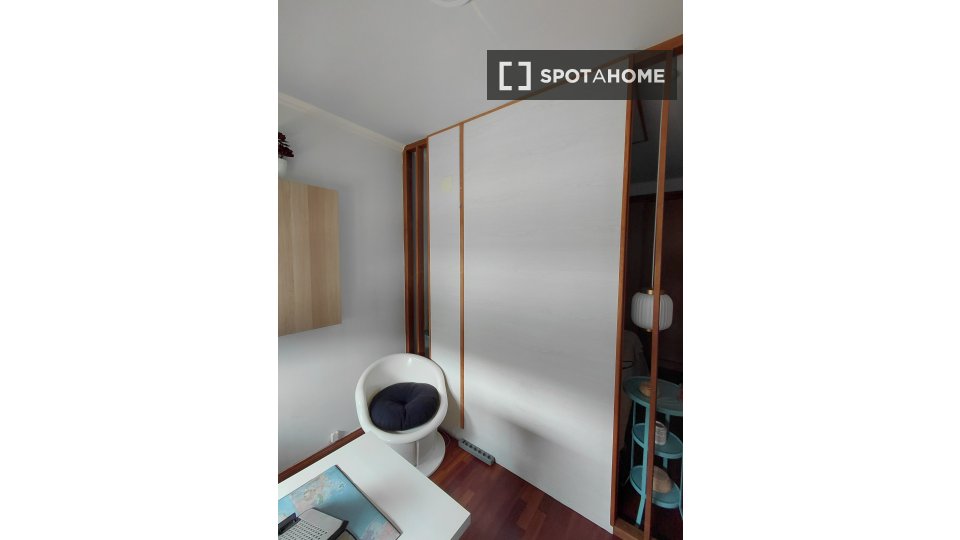 Double room Lisbon, 3 beds, 124m² — photo 12