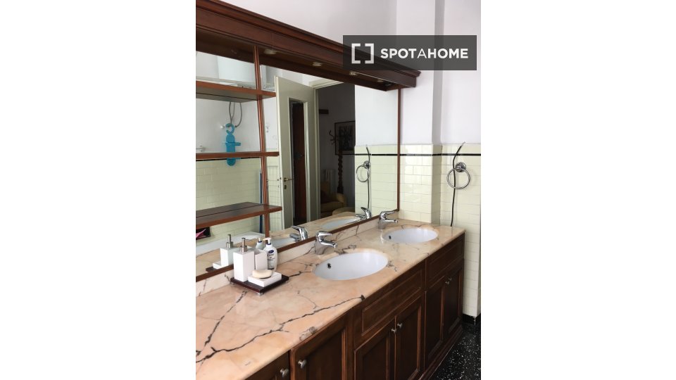 Double room Turin, 2 beds — photo 12