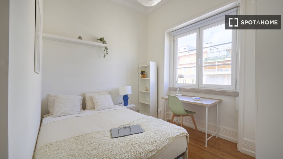 Double room Lisbon, 6 beds — photo 18