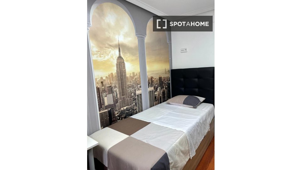 Double room Madrid, 3 beds — photo 13