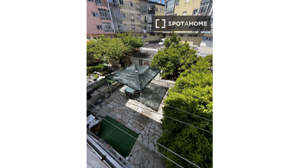 Double room Lisbon, 2 beds, 20m² — photo 4