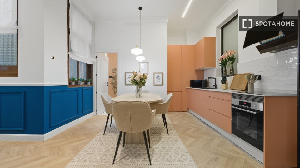 Double room Madrid, 3 beds, 82m² — photo 12