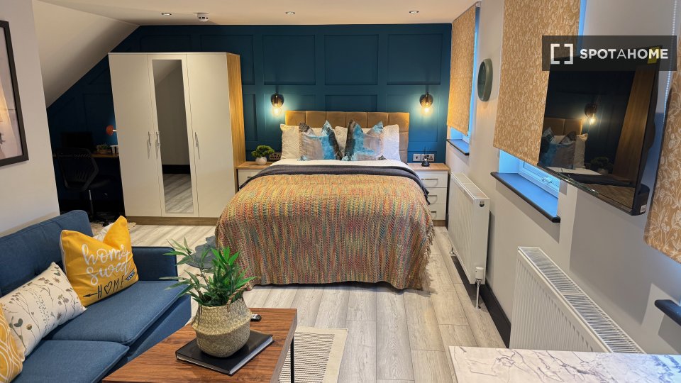 Double room London, 6 beds, 147m² — photo 16