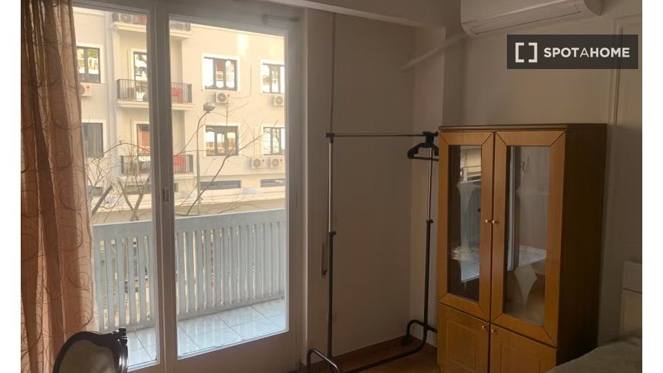 Double room Athens, 4 beds — photo 13