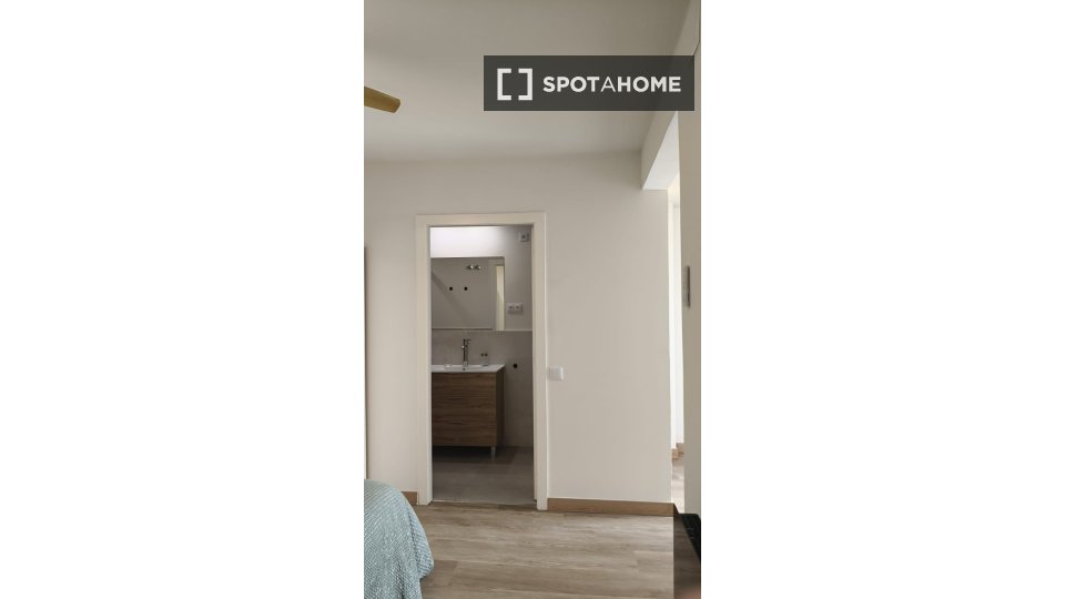Double room Barcelona, 6 beds, 120m² — photo 28