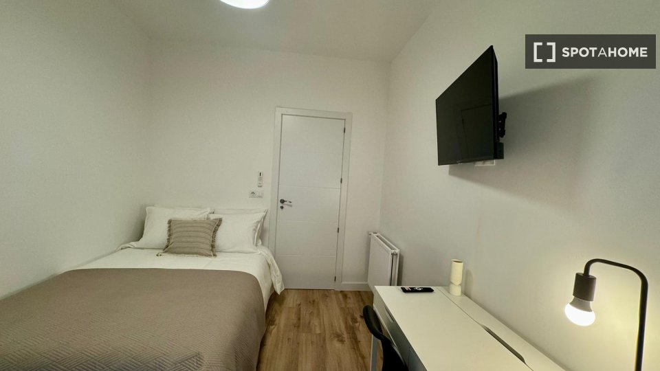 Double room Madrid, 7 beds — photo 17
